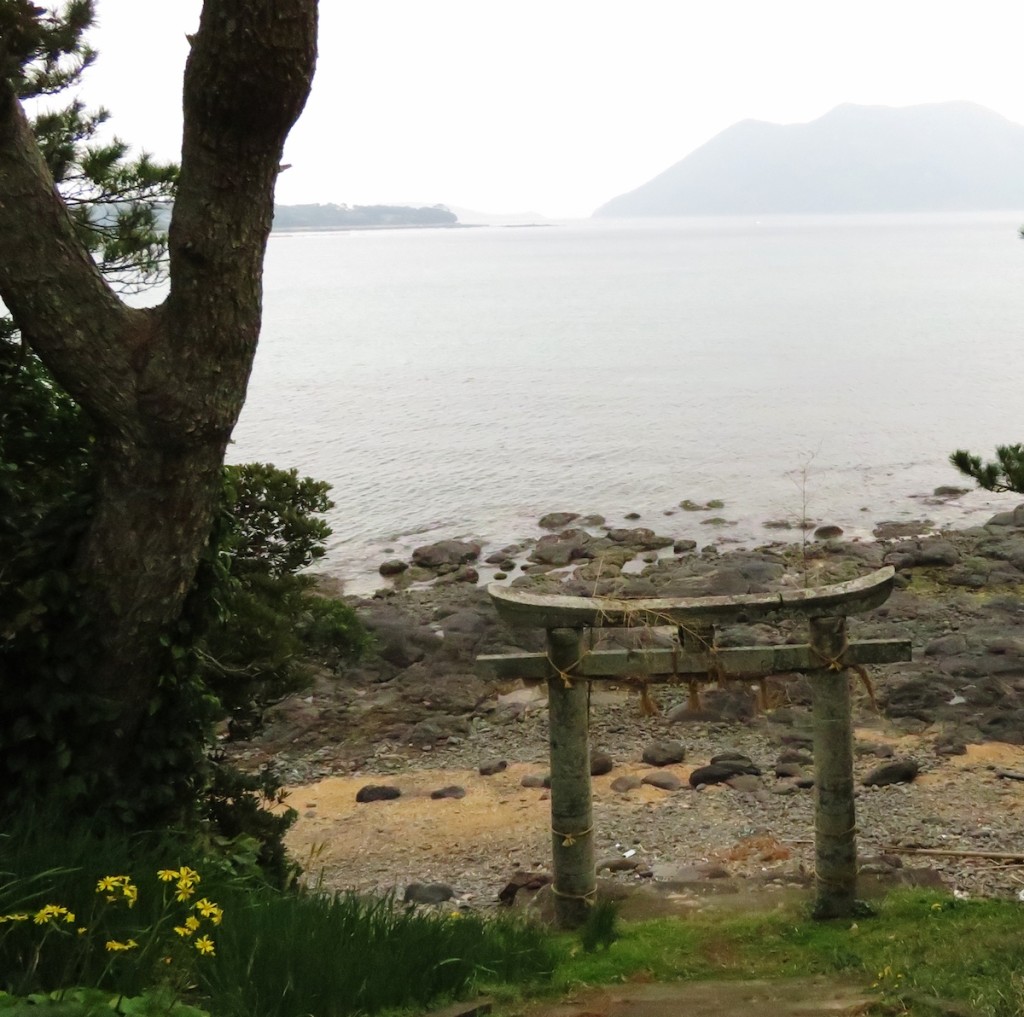 奈良時代に創建されたと伝えられる地ノ神島神社。遣唐使も航海の安全を祈願したという