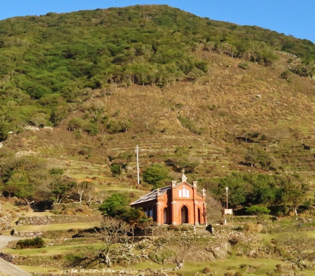 小値賀島の隣の野崎島には世界文化遺産候補の旧野首教会が立つ