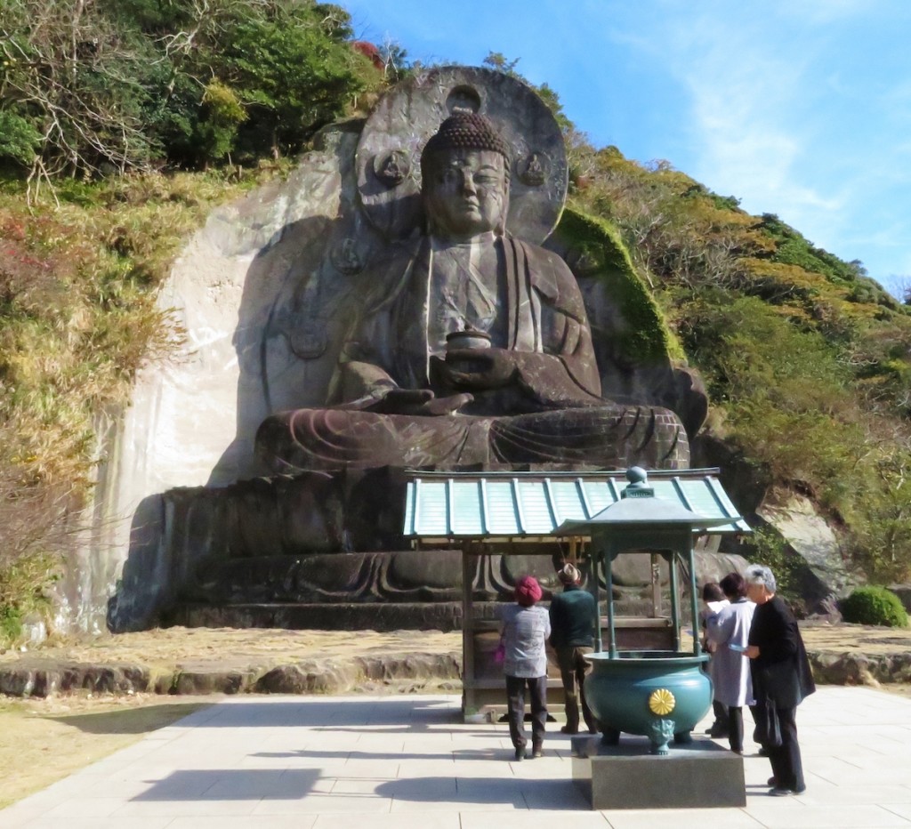 日本寺に安置されている房州石で彫られた日本一大きい磨崖仏