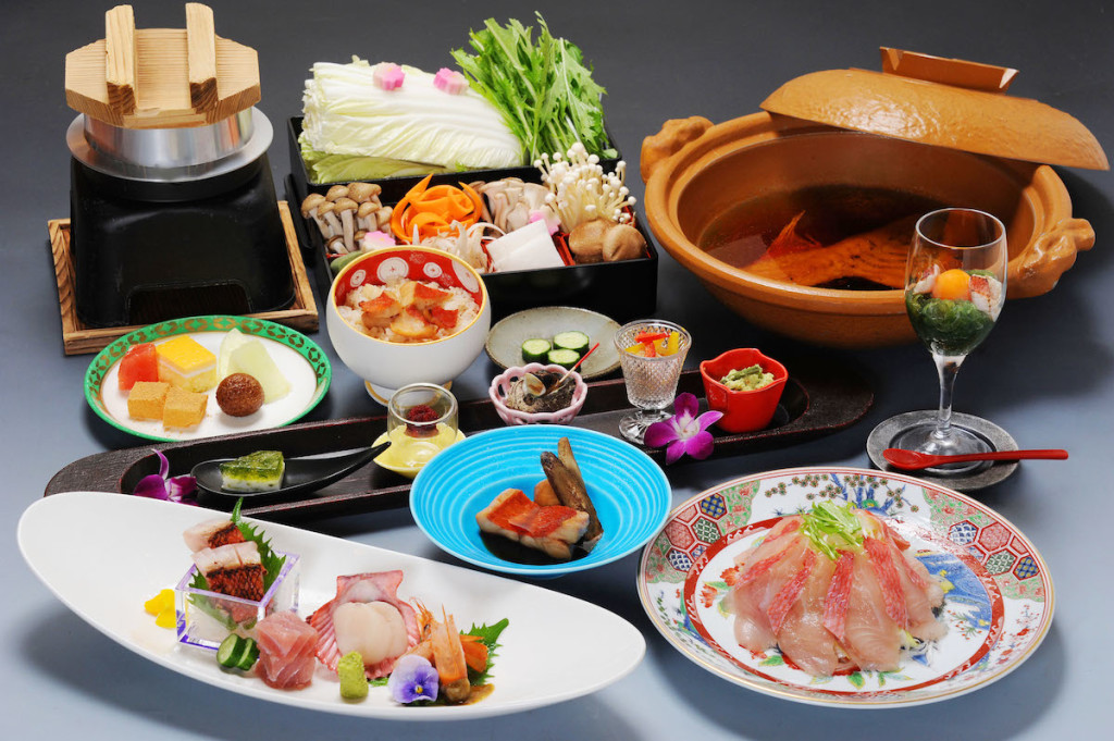 休暇村南伊豆では今が旬の金目鯛を味わう「金目鯛会席」を企画。煮付けのほか、しゃぶしゃぶなど色々な料理が楽しめる