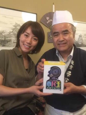 田村さんとお店に設置している貯金箱と。