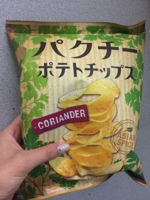 入荷するとすぐに売れてしまう! パクチーポテチ!