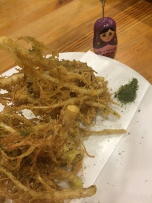 これが、パクチーの根っこの天ぷら! ものすごく美味しかった!!