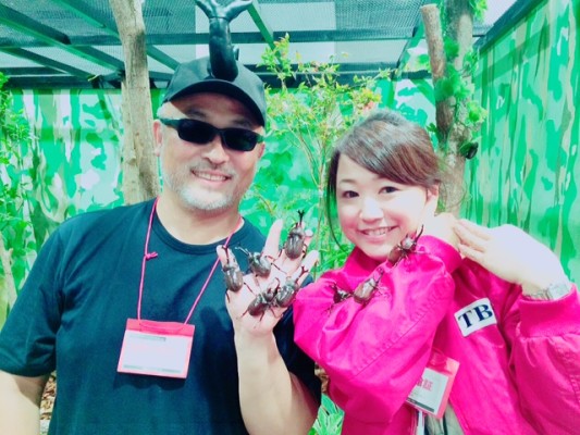 ▲虫田さんとカブト虫と