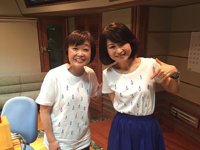 おそろいのTシャツでのツーショット。