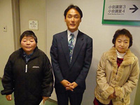 発表した「さくら会」のメンバー 左から阿部さん、島田さん、秋山さん