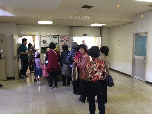 スタート地点の「社会福祉会館」には開始時に行列も