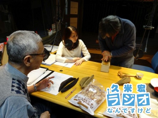 鰹節をスタジオで削る