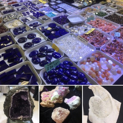 ▲ミネラルショーの会場で販売、展示される宝石、鉱物。