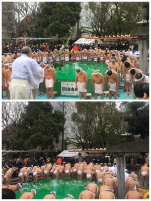 ▲(上)中川宮司によるお祓い。(下)鐵砲洲稲荷神社 拝殿へお祈り。