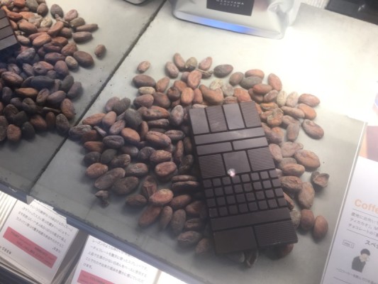 ▲Minimalの板チョコ。ひとつひとつ触感が変わるブロックにもこだわりが。