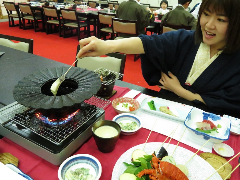 特産の椿油を使った大島温泉ホテルの椿フォンデュ