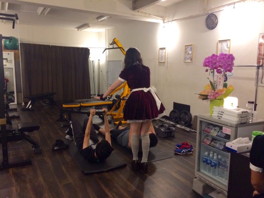 ▲トレーナーはメイドさん!
