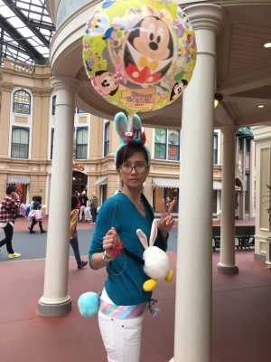 グッズまみれの小倉さん