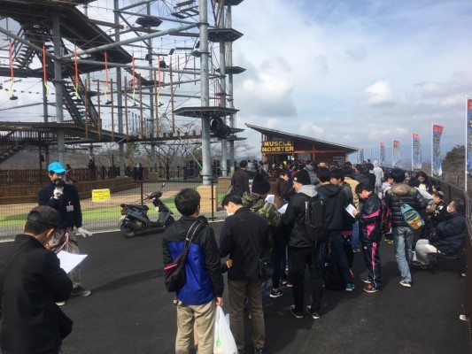 ▲オープン前から200人待ちの大行列!