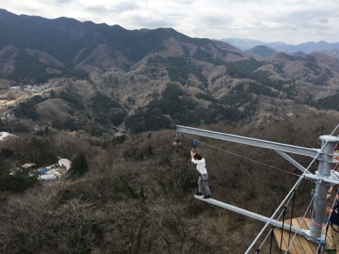 ▲ピーターパンのウエンディが海に追い込まれるシーンを彷彿とさせる「勇気の一本橋」