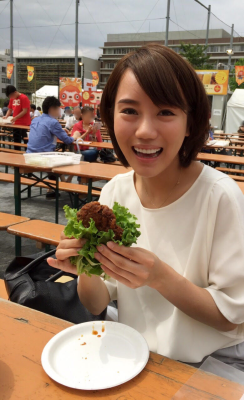 ▲勢い余って、小指を立てて頂いています...