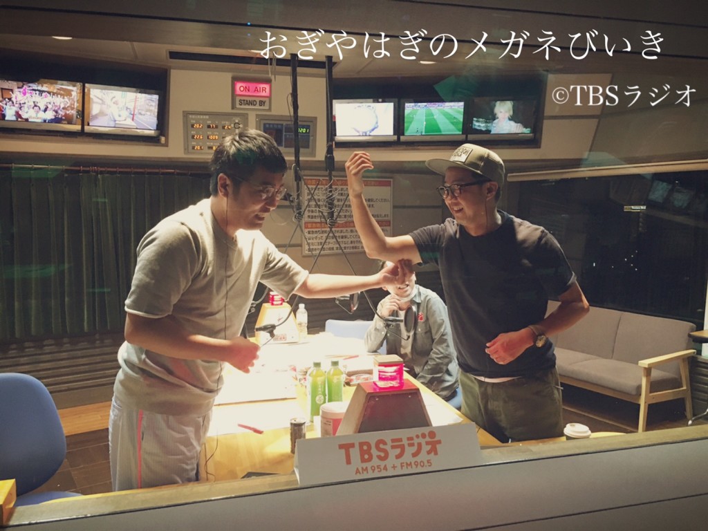 二の腕と胸の柔らかさを比較