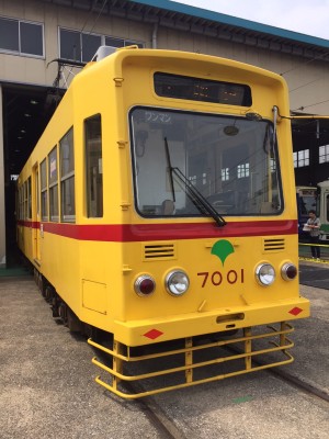 ▲7001号車(あかおび)