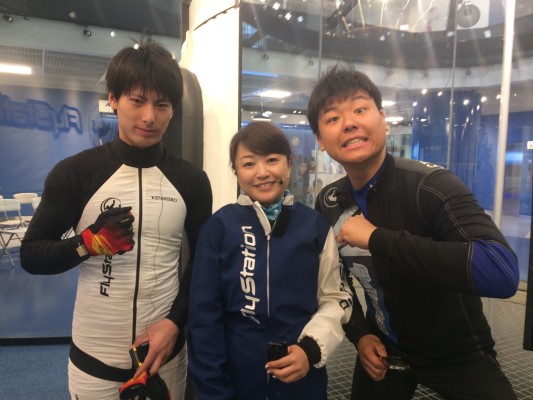 ▲石田さん(右)小林さん(左)とフライト前で緊張する私