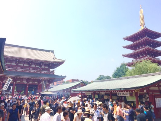 ▲朝から賑わう浅草寺