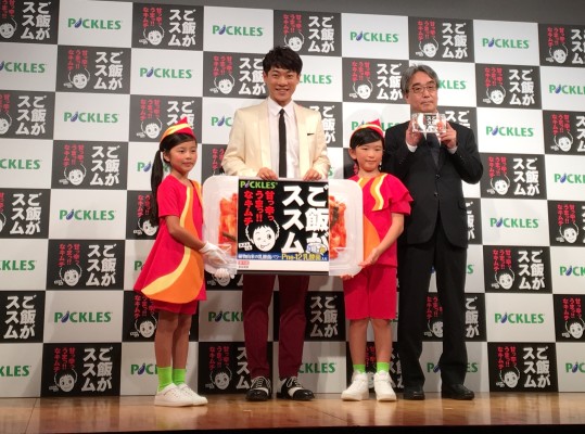 ▲代表取締役社長 宮本雅弘さん、横山だいすけさん、キッズダンサーのおふたり
