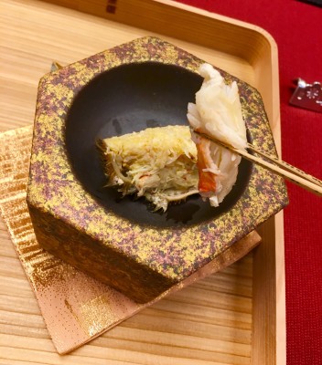 早速登場!このぷりぷりっとしたカニの躍動感伝われ…!