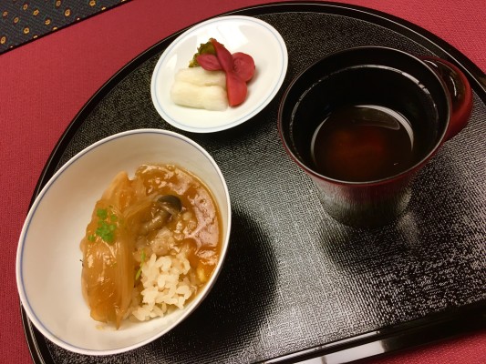 こんな贅沢な〆ってありますか…。繊維1つ1つに味が染み込んでいました。