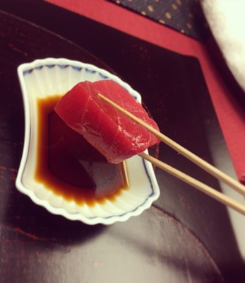 味は言わずもがな…肉厚マグロは口の中で柔らかく溶けました。