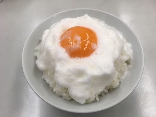 みよ!このフワフワの白身を!金色に輝く黄身を!