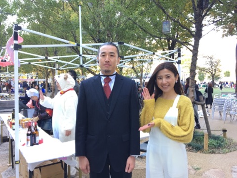 ▲羊フェスタ実行委員長の菊池一宏さんと