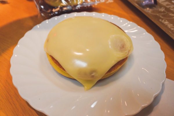 どら焼きにチーズをかけてチンしたら 恐るべき美味しさに