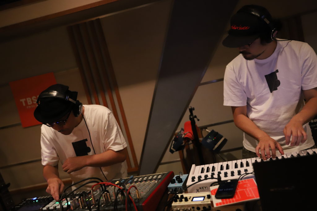 いとうせいこう、ダブ・ポエトリーユニットでスタジオライブ【日本語ラップとの関係性への言及も】