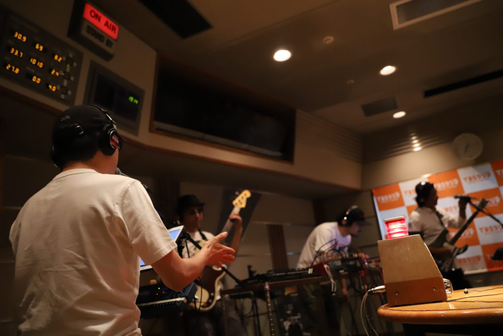 いとうせいこう、ダブ・ポエトリーユニットでスタジオライブ【日本語ラップとの関係性への言及も】