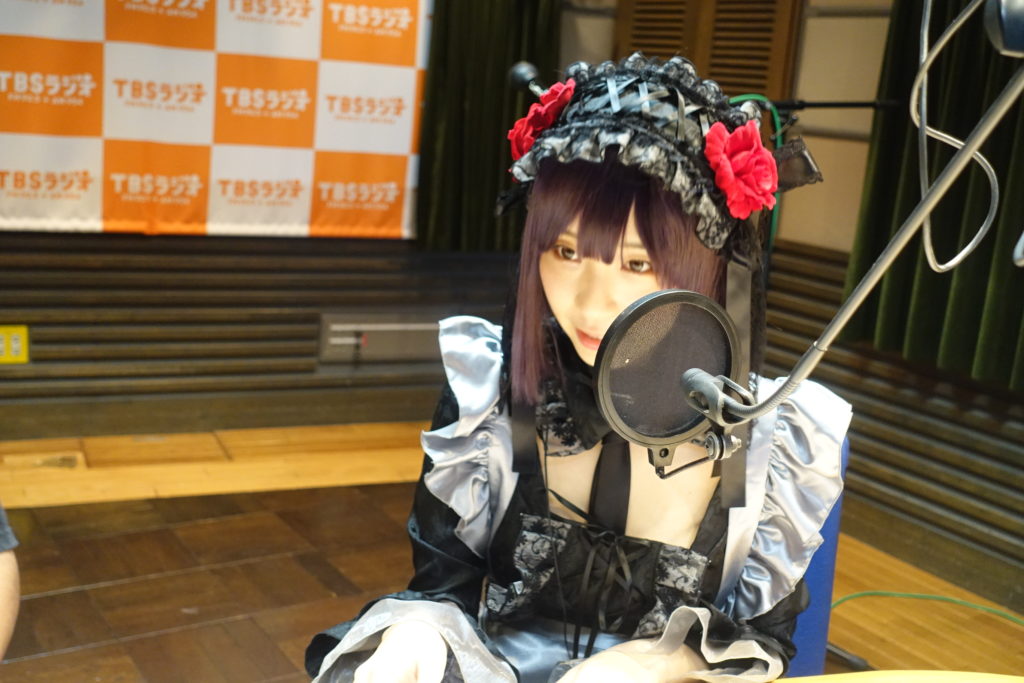 【電コミ2020】コスプレイヤーは眉毛を剃ったり、生やしたり・・・伊織もえが「コスプレマンガ」をコスプレ姿で紹介！