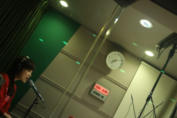 川嶋あい ピアノ弾き語りで名曲歌唱スタジオライブ あいのり曲も