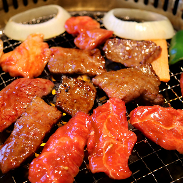 焼くだけで名店の味!「特撰厚切り焼肉セット」