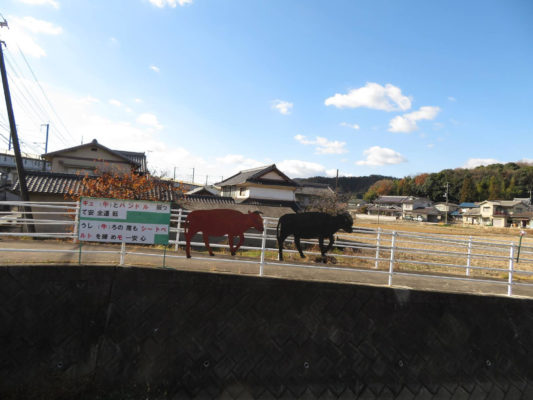 丑年にちなんで丑年の年男が作る牛の看板がすごい